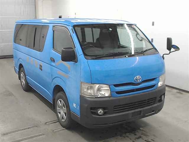 TOYOTA HIACE