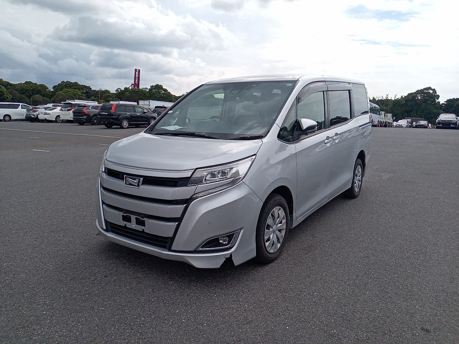 TOYOTA NOAH