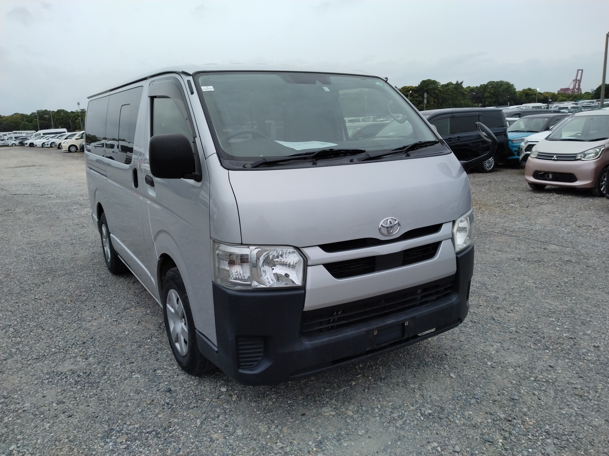 TOYOTA HIACE