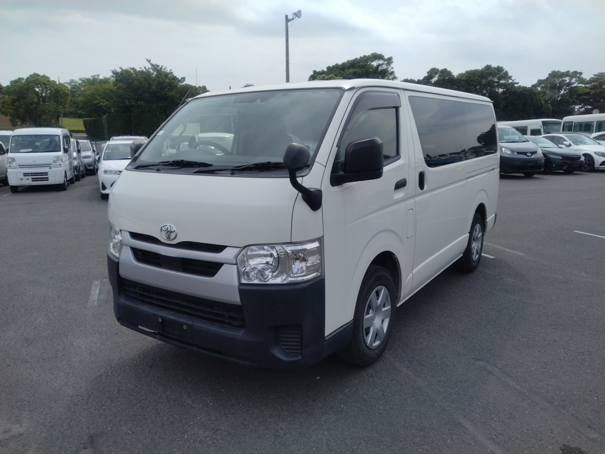 TOYOTA HIACE
