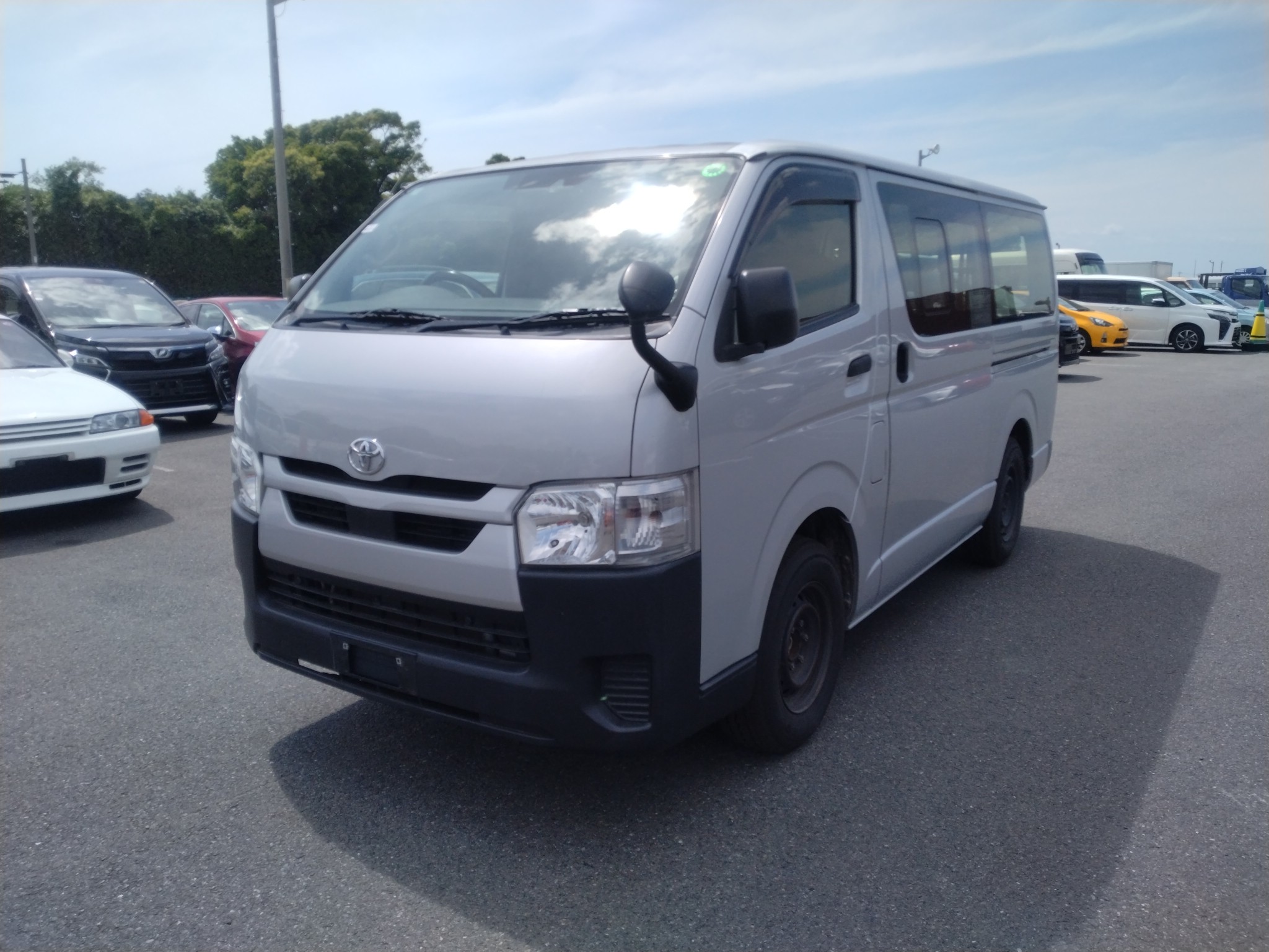 TOYOTA HIACE