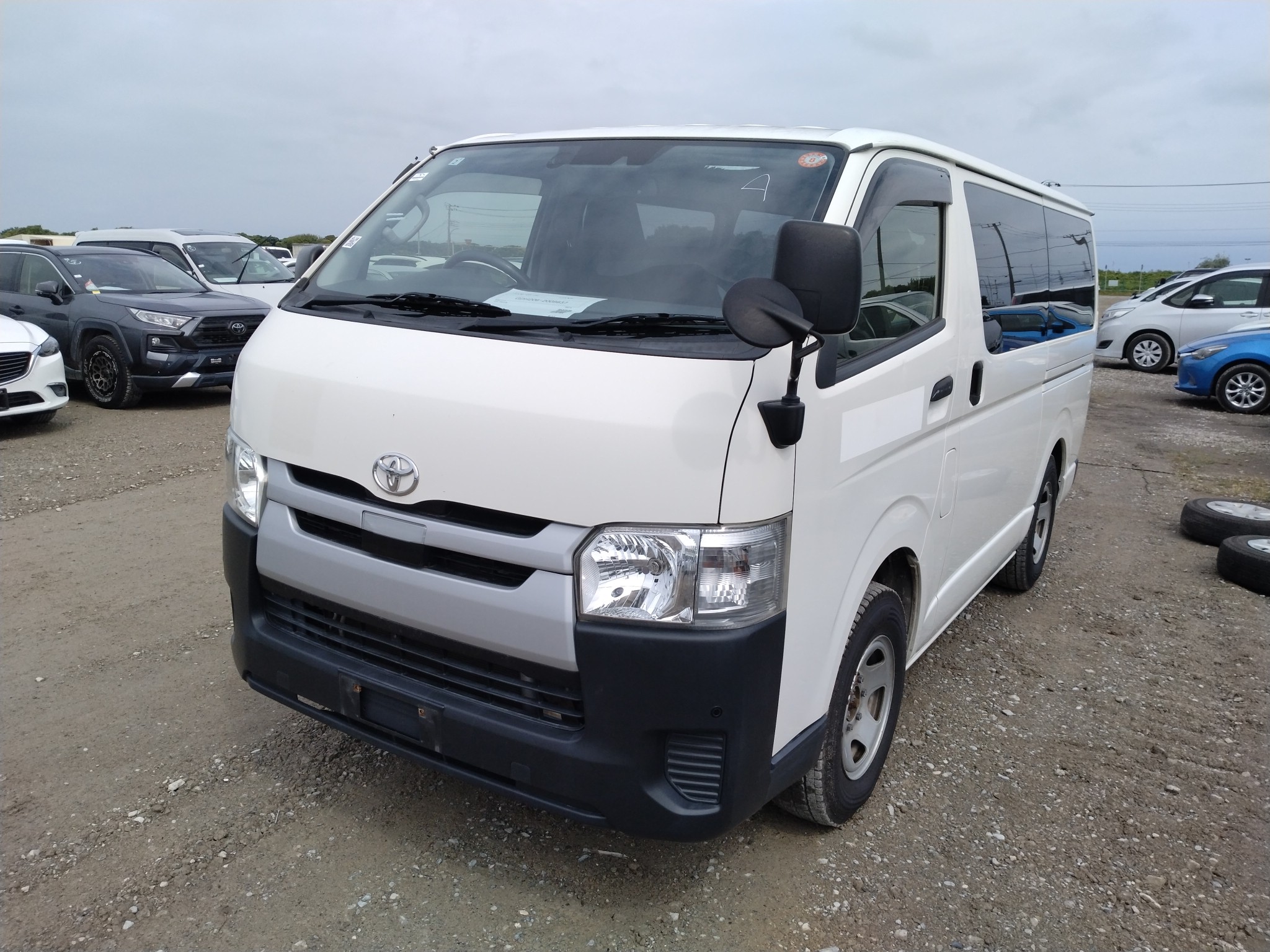 TOYOTA HIACE