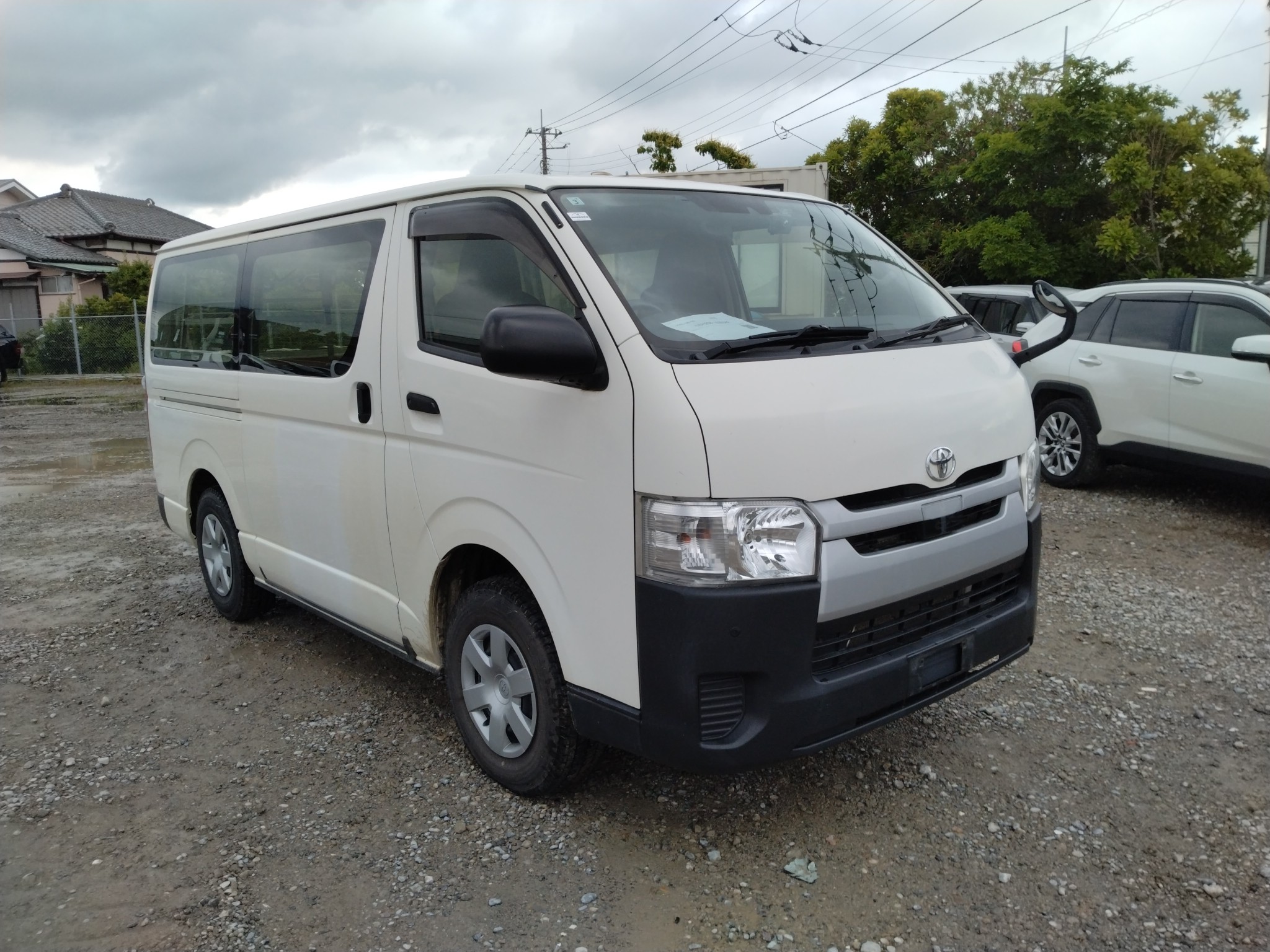 TOYOTA HIACE