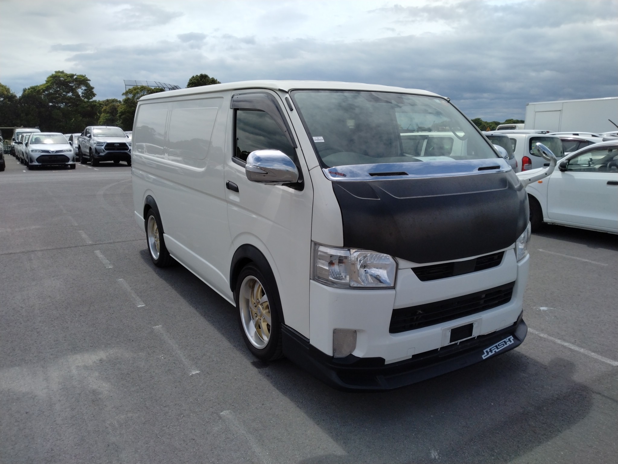 TOYOTA HIACE