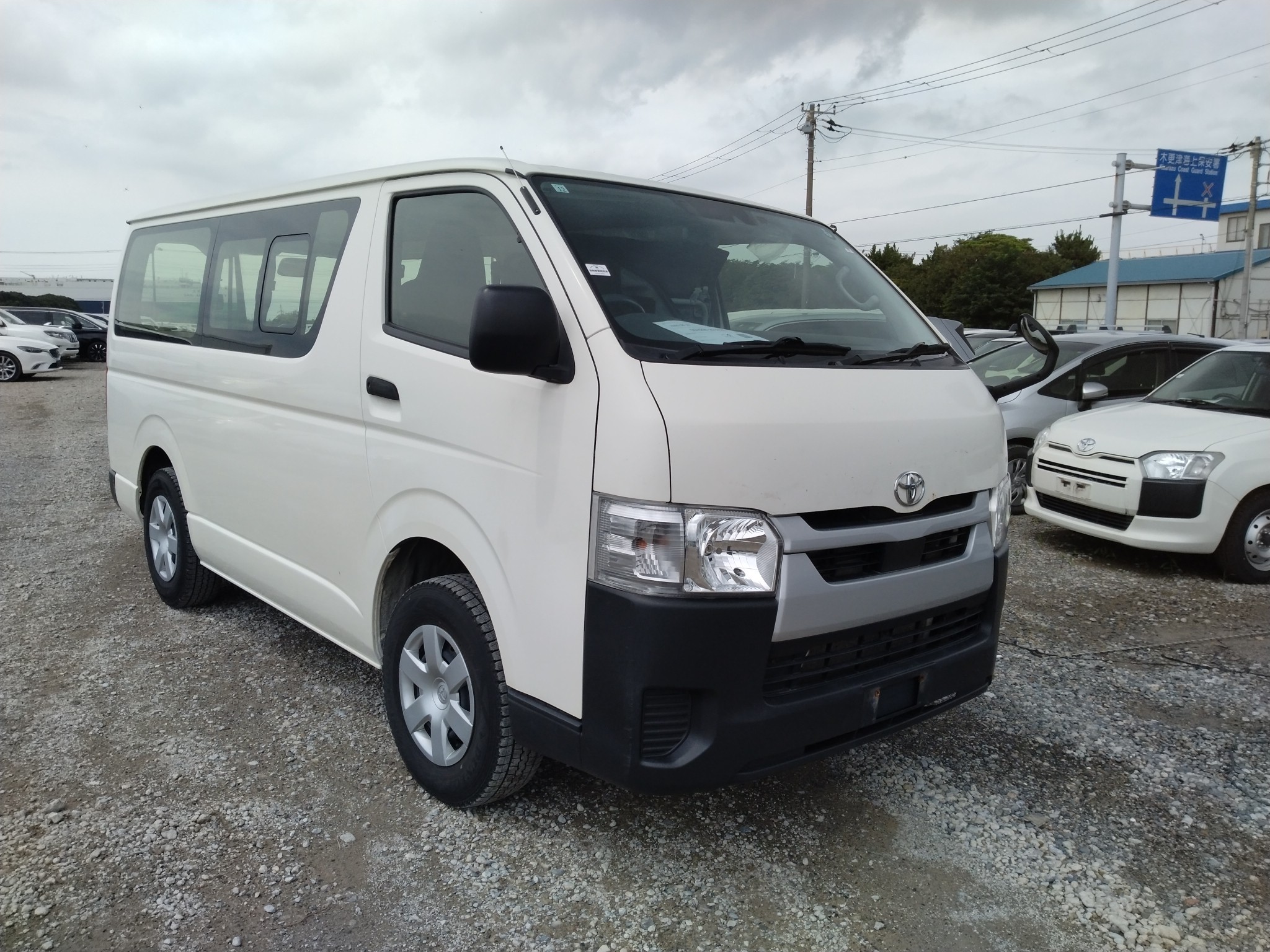 TOYOTA HIACE