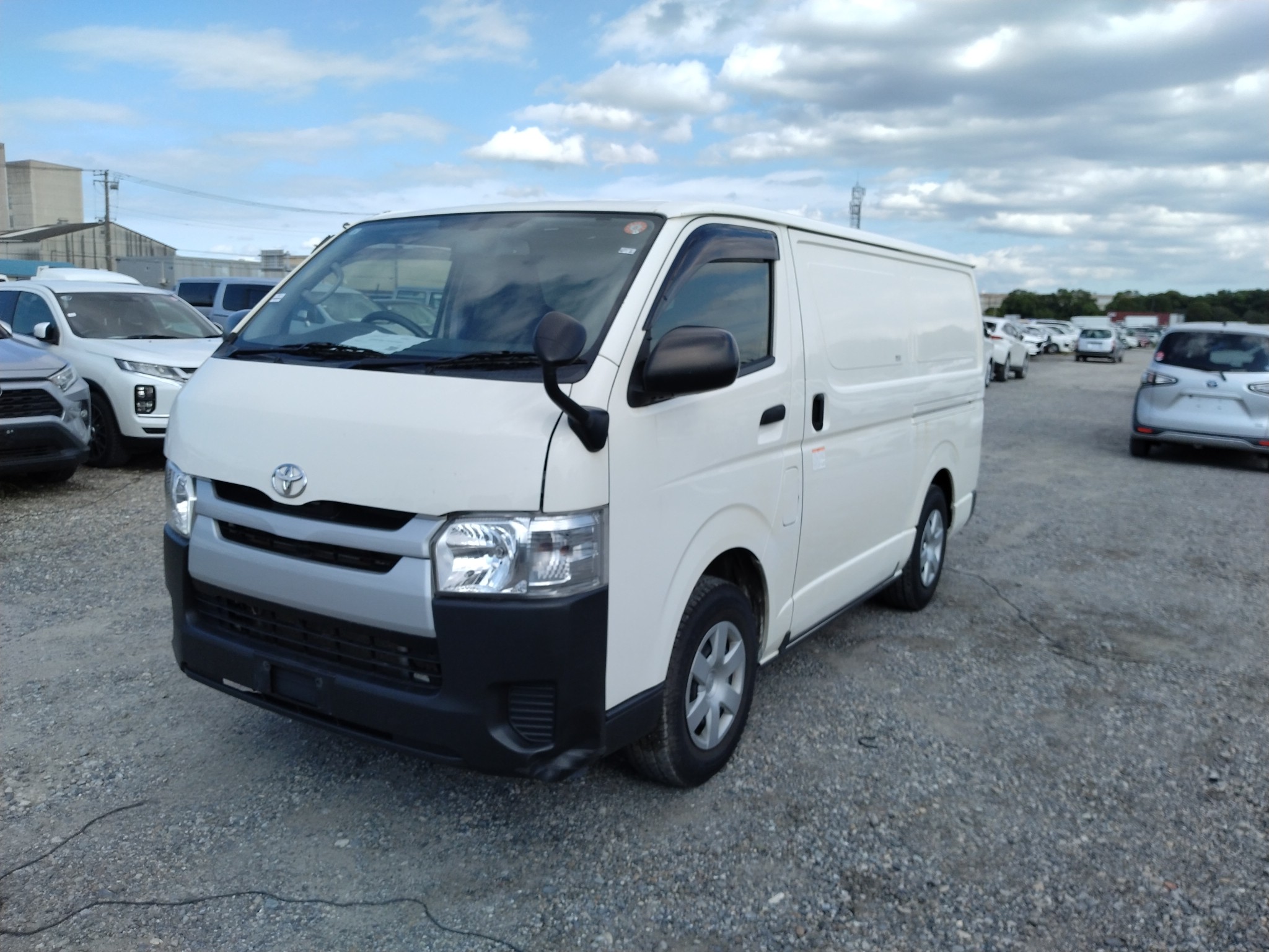 TOYOTA HIACE