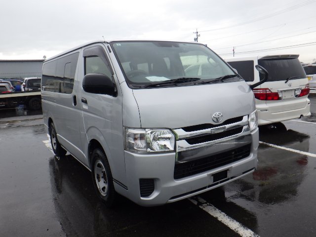 TOYOTA HIACE
