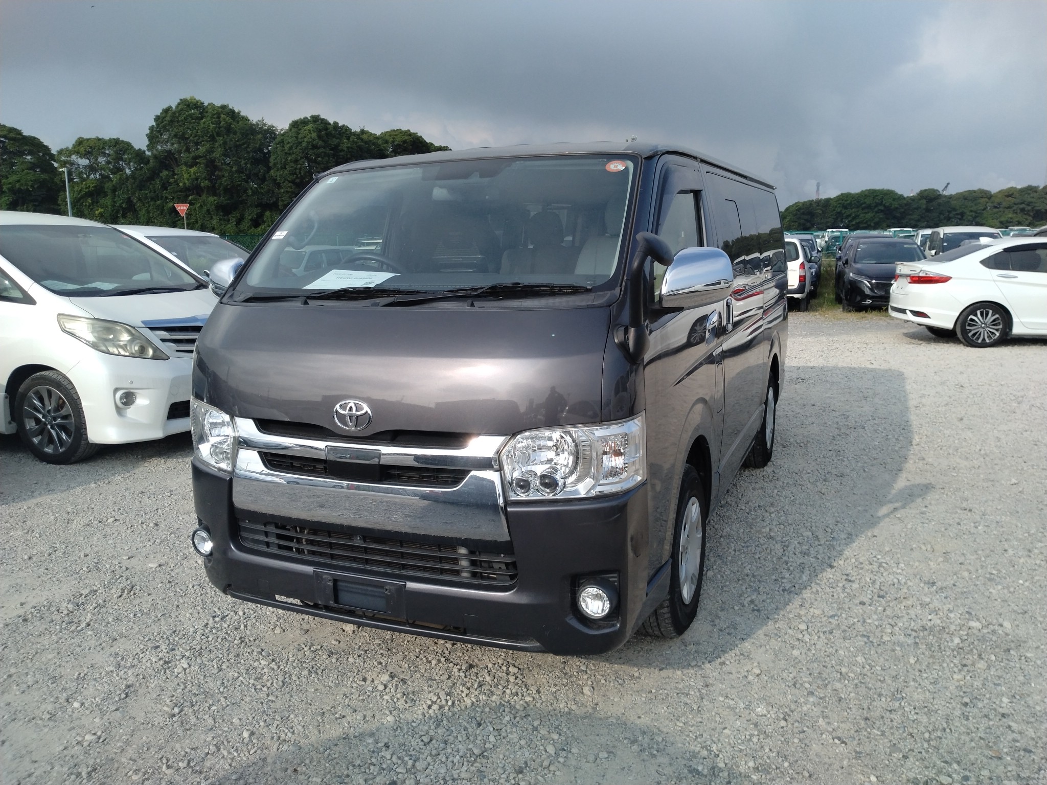 TOYOTA HIACE