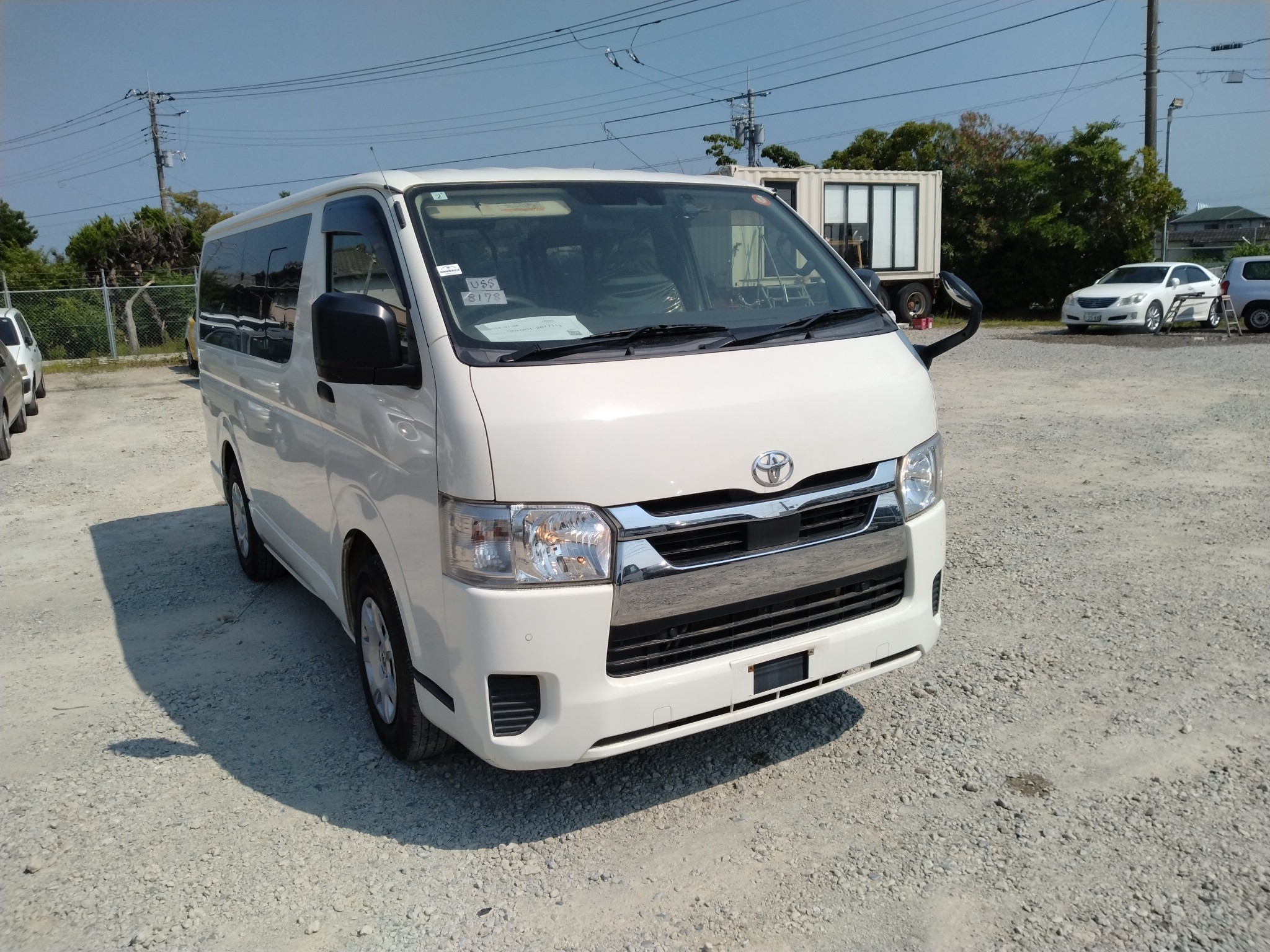 TOYOTA HIACE