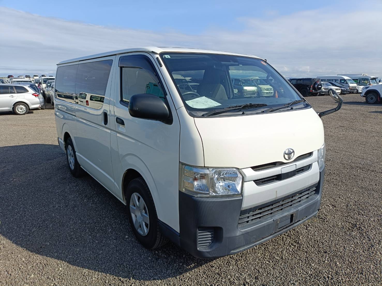 TOYOTA HIACE