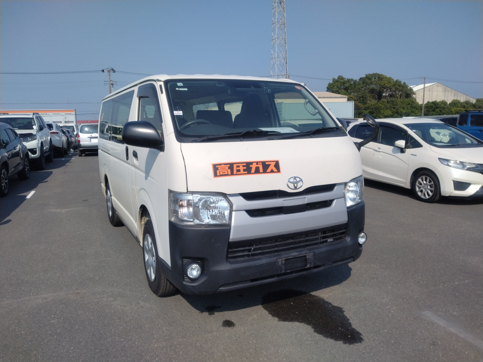 TOYOTA HIACE
