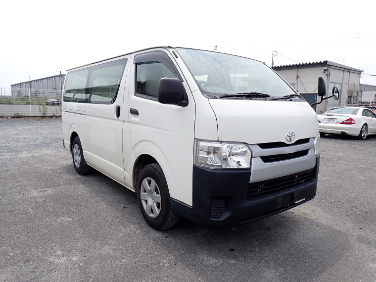 TOYOTA HIACE