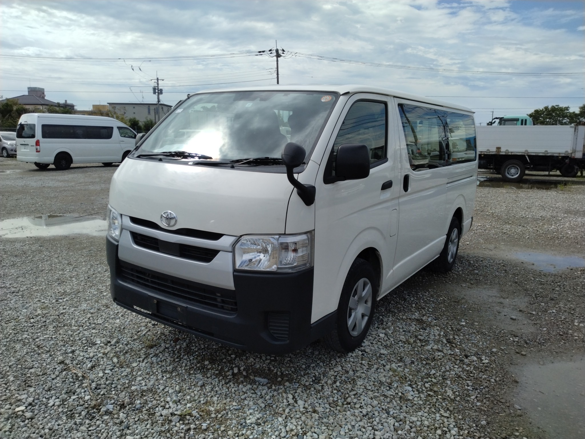 TOYOTA HIACE