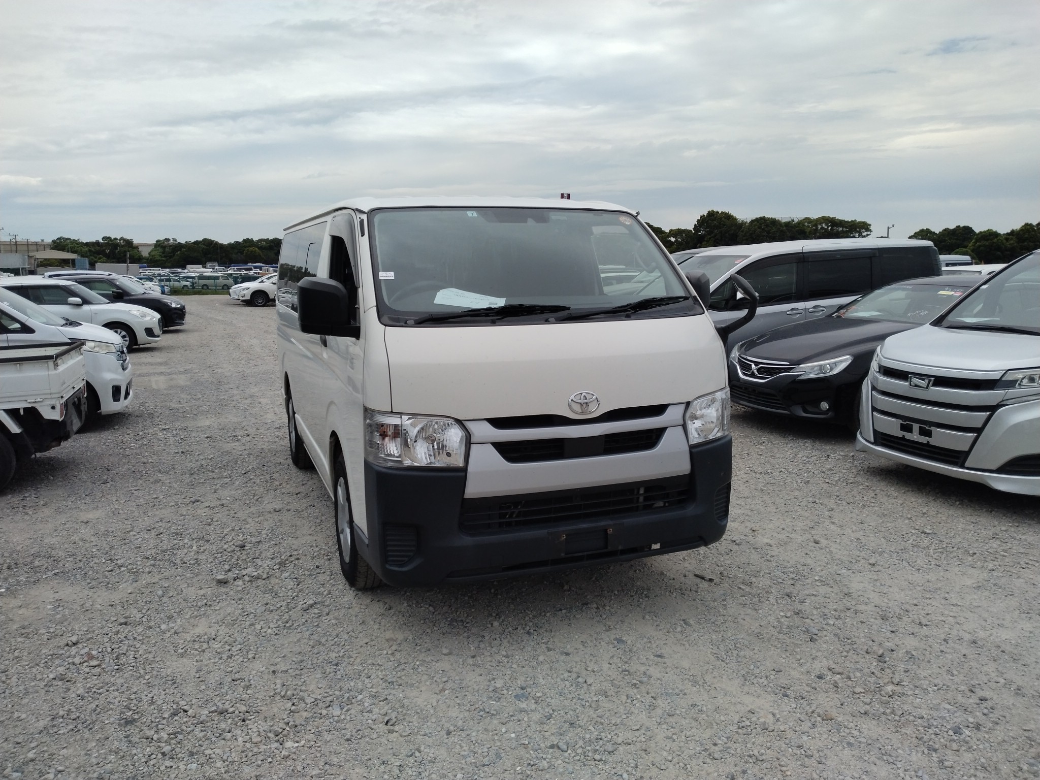 TOYOTA HIACE